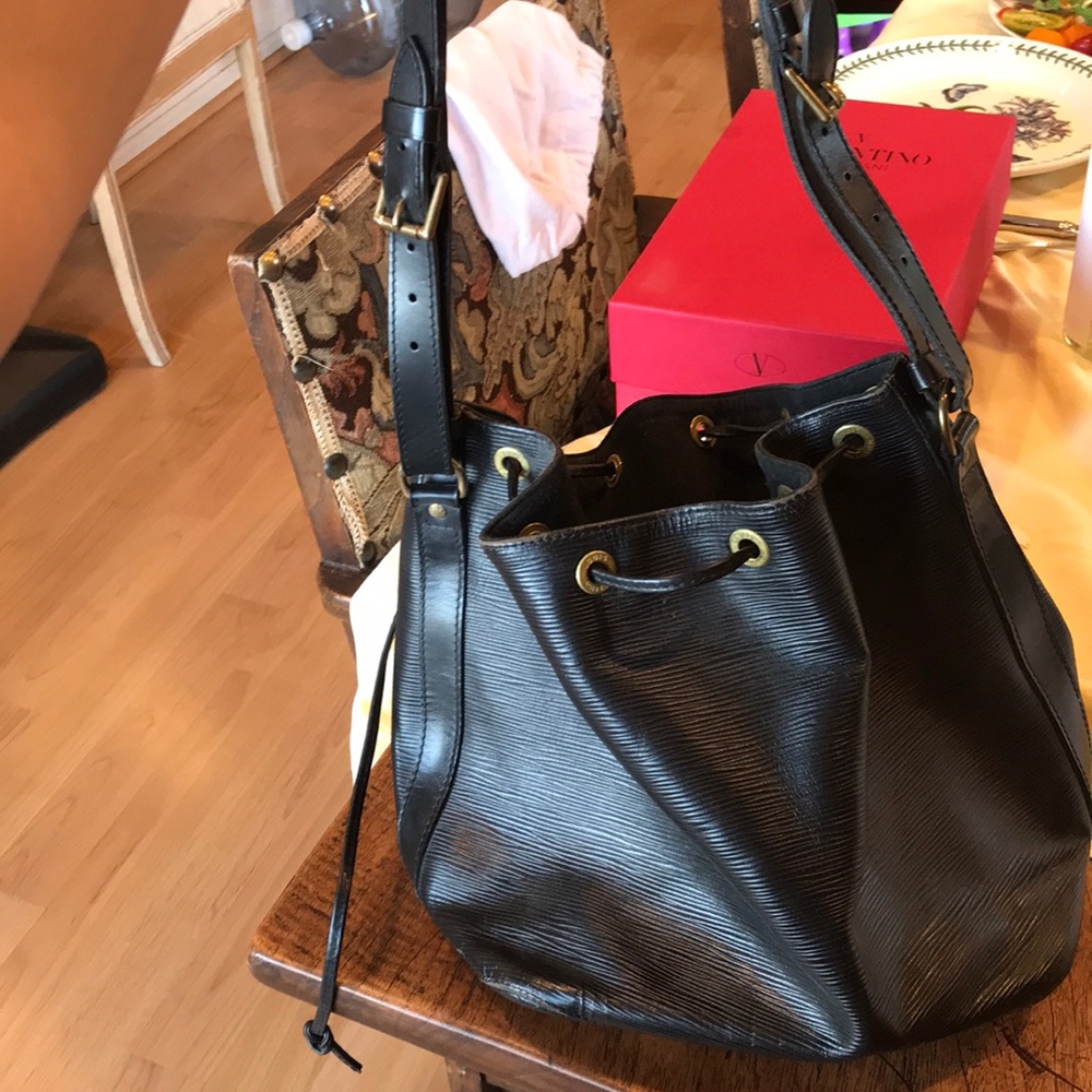 Louis Vuitton bag authentic